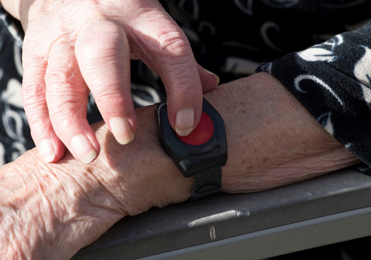 Life alert bracelet deals covered by medicare